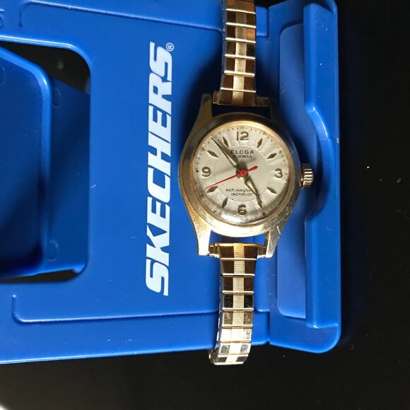 VINTAGE SWISS ELOGA 17 JEWELS WOMEN'S GOLD TONE WATCH - Picture 3 of 5